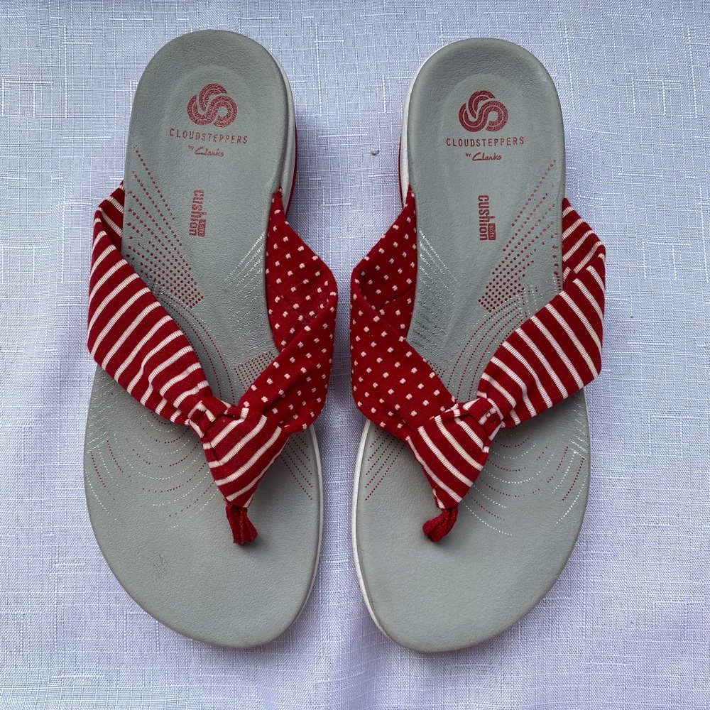 Clarks cloudstepper thong sandals
